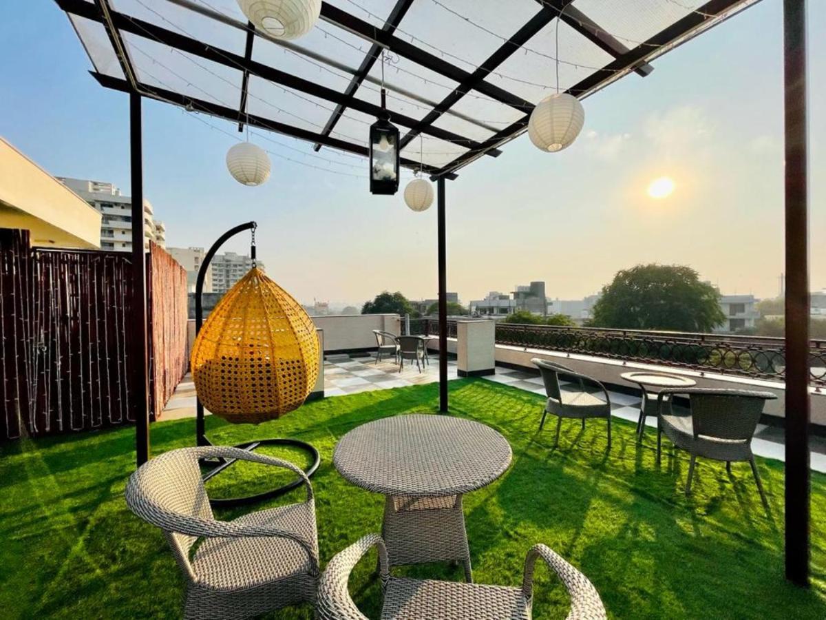 Olive Service Apartments - Golf Course Road คูร์เคาน์ ภายนอก รูปภาพ