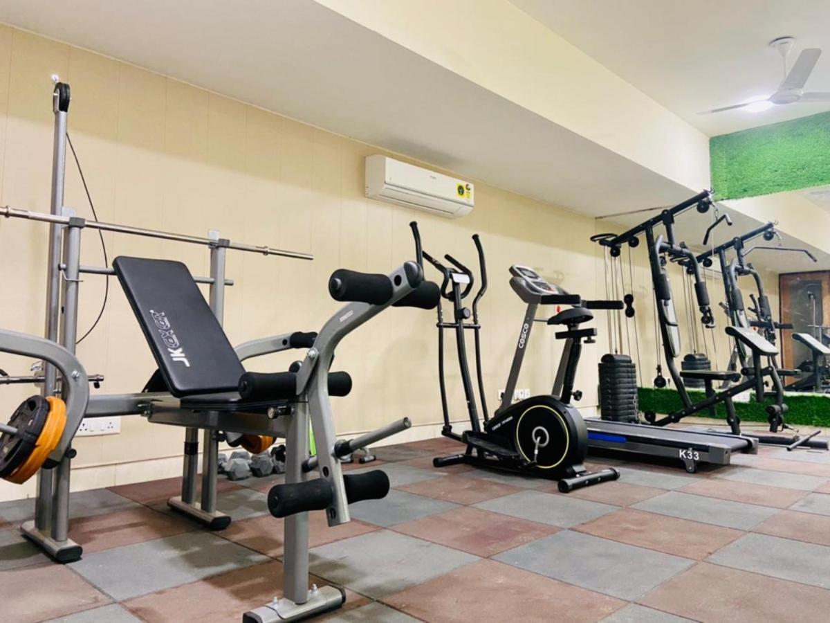 Olive Service Apartments - Golf Course Road คูร์เคาน์ ภายนอก รูปภาพ