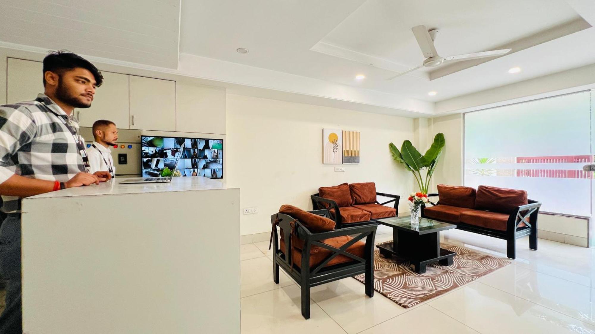 Olive Service Apartments - Golf Course Road คูร์เคาน์ ภายนอก รูปภาพ