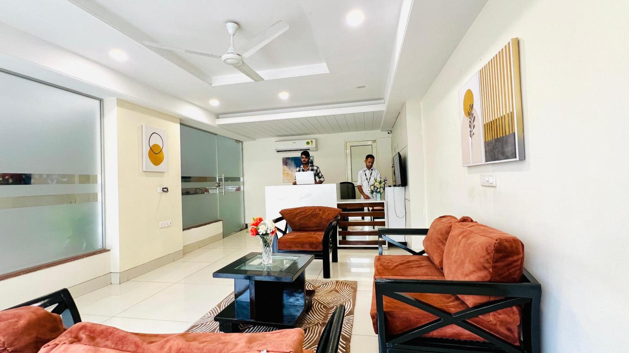 Olive Service Apartments - Golf Course Road คูร์เคาน์ ภายนอก รูปภาพ